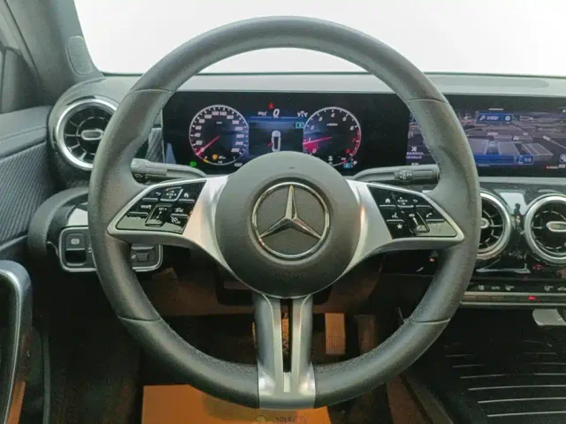 Mercedes-Benz A-Class — Фото автомобиля 15
