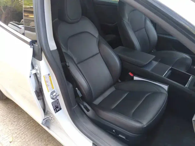 Tesla Model 3 — Фото автомобиля 24