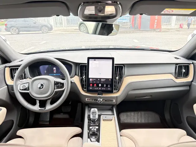 Volvo XC60 — Фото автомобиля 10