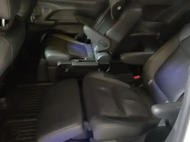 Toyota Sienna — Фото автомобиля 11