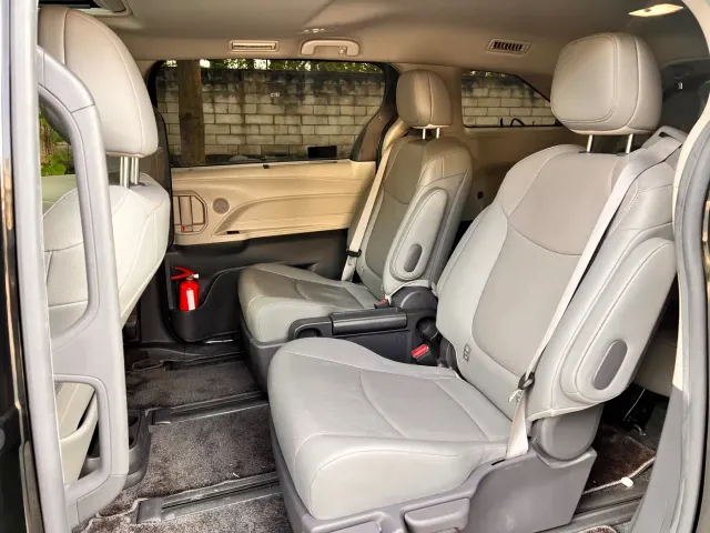 Toyota Sienna — Фото автомобиля 14