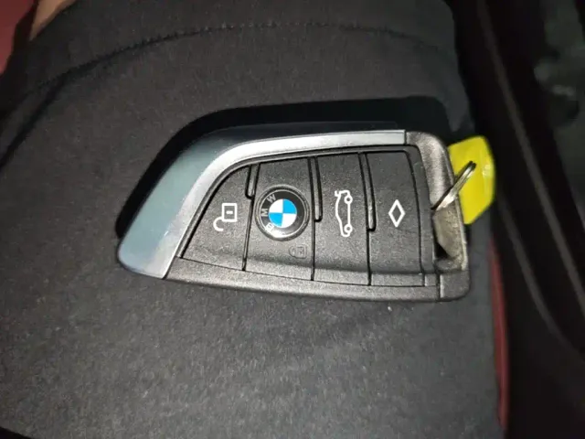 BMW iX3 — Фото автомобиля 8