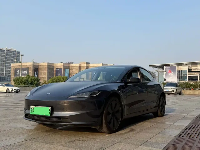 Фотография автомобиля — Tesla Model 3