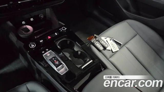 Audi Q6 e-tron — Фото автомобиля 9