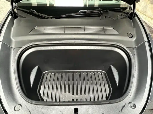 Tesla Model Y — Фото автомобиля 7