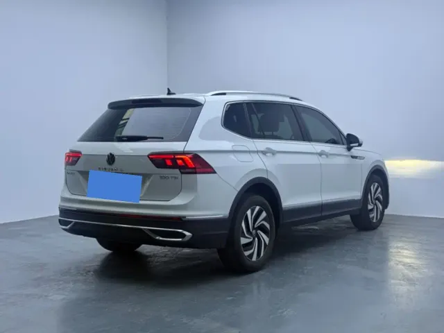 Volkswagen Tiguan L — Фото автомобиля 10
