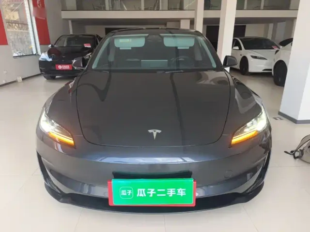 Tesla Model 3 — Фото автомобиля 2