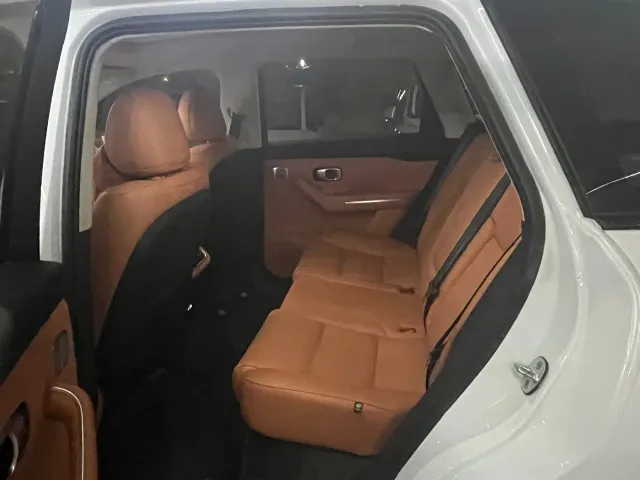 Leapmotor C10 — Фото автомобиля 5