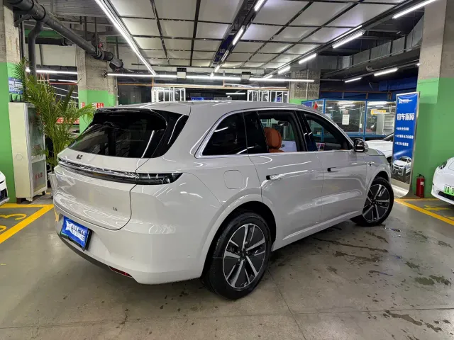 Li Auto L6 — Фото автомобиля 6