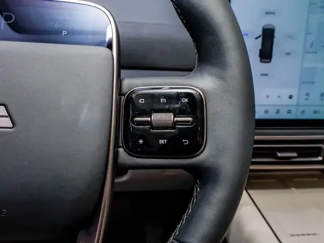 Li Auto MEGA — Фото автомобиля 18