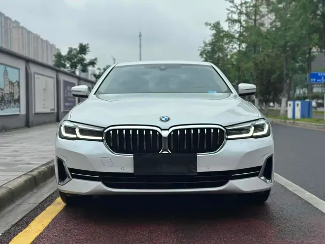 Фотография автомобиля — BMW 5 Series