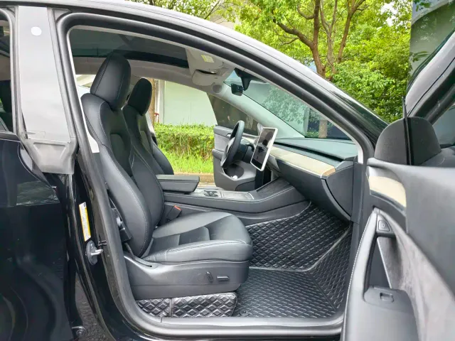 Tesla Model Y — Фото автомобиля 12