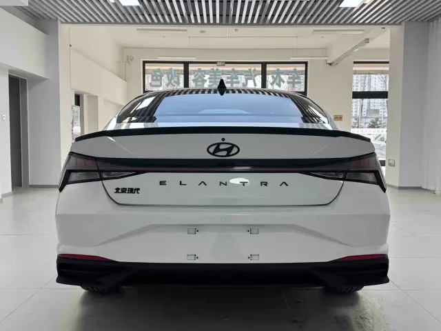 Hyundai Elantra — Фото автомобиля 5