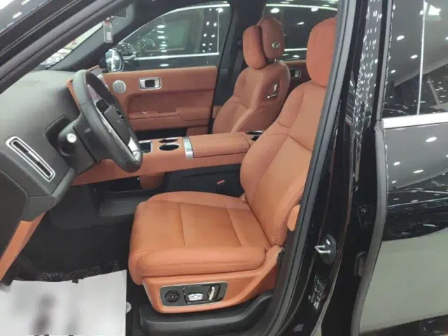 Li Auto L8 — Фото автомобиля 14