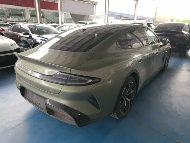 Xiaomi SU7 — Фото автомобиля 6