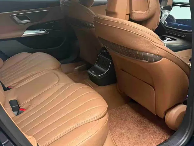 Mercedes-Benz E-Class — Фото автомобиля 5
