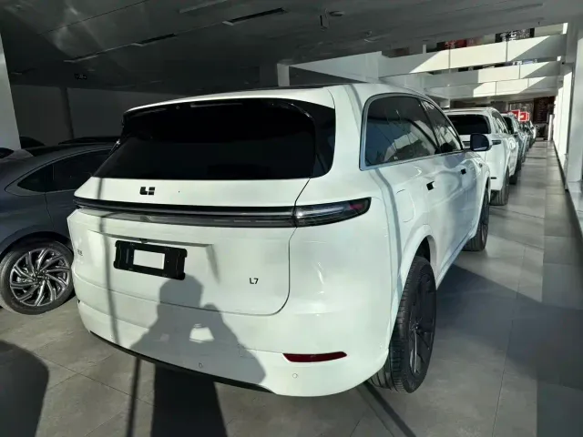 Li Auto L7 — Фото автомобиля 4