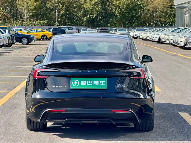 Tesla Model 3 — Фото автомобиля 5