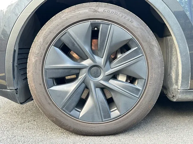 Tesla Model Y — Фото автомобиля 20
