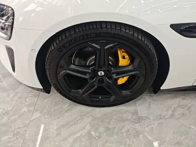 Xiaomi SU7 — Фото автомобиля 22