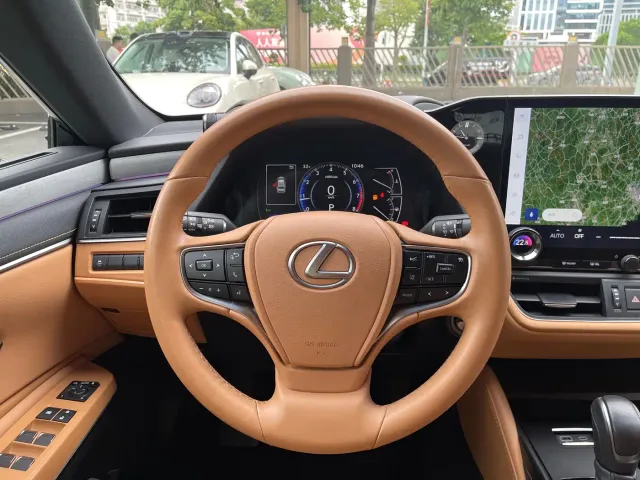 Lexus ES — Фото автомобиля 7