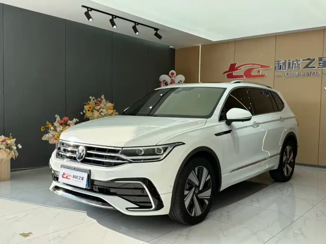 Фотография автомобиля — Volkswagen Tiguan L