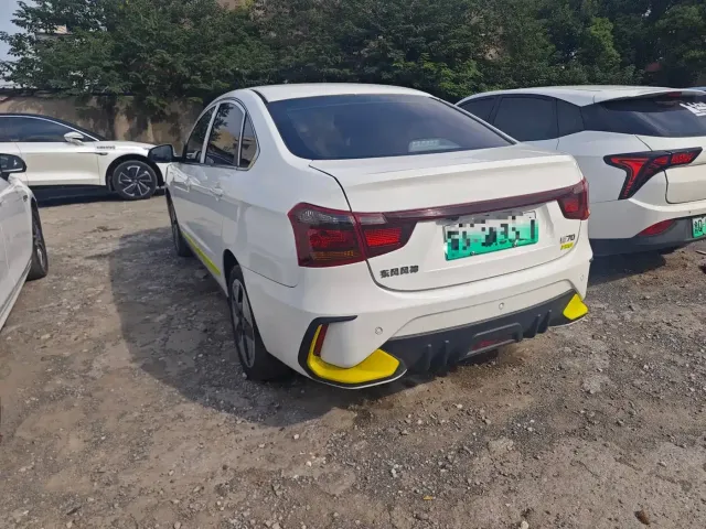 Dongfeng Fengshen E70 — Фото автомобиля 6
