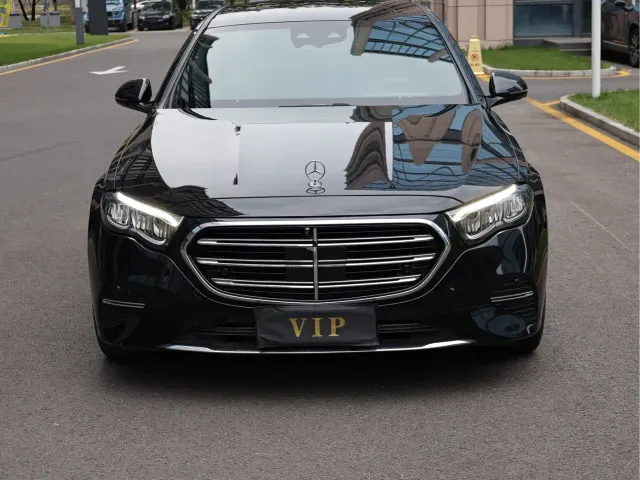 Mercedes-Benz E-Class — Фото автомобиля 2