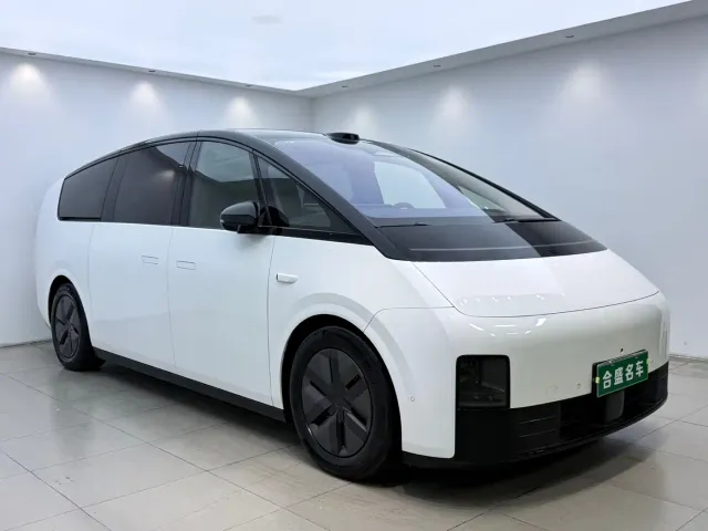 Li Auto MEGA — Фото автомобиля 3