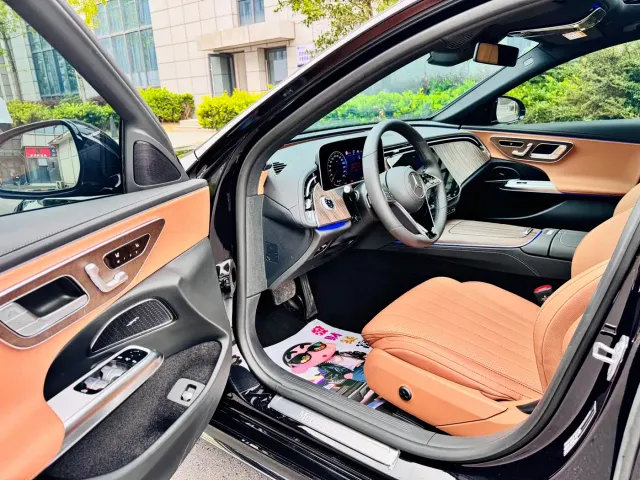 Mercedes-Benz E-Class — Фото автомобиля 5
