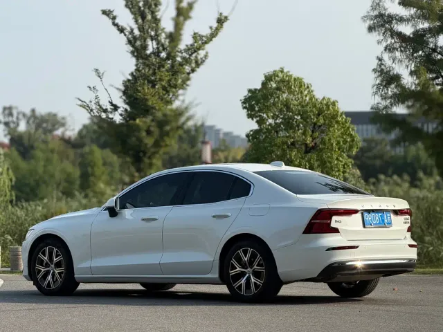 Volvo S60 — Фото автомобиля 12