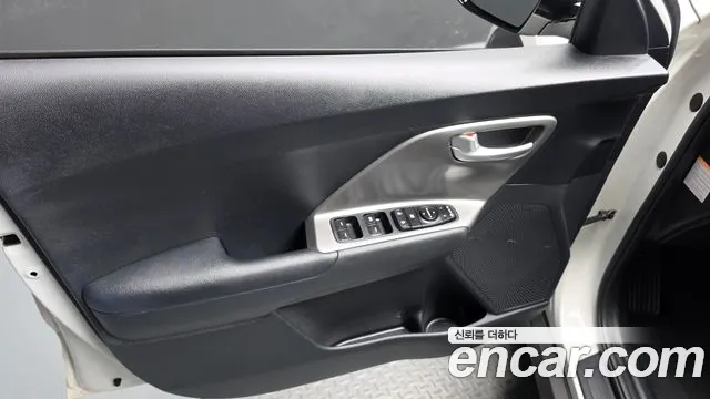 Kia Niro — Фото автомобиля 13