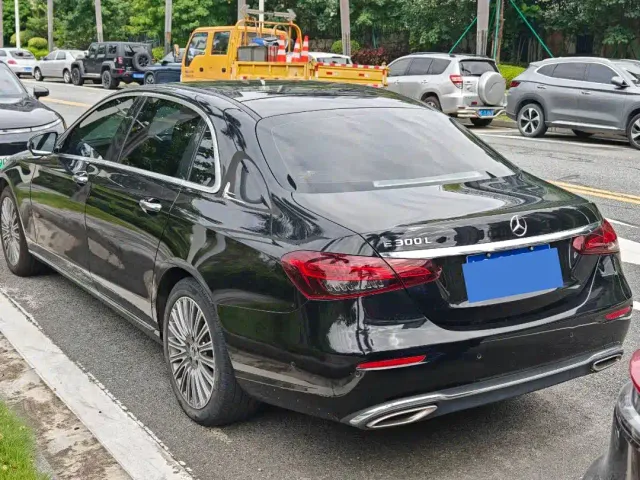 Mercedes-Benz E-Class — Фото автомобиля 8