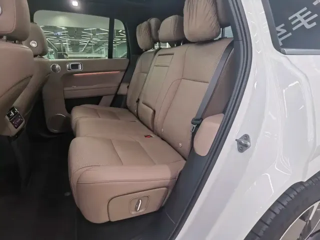 Li Auto L6 — Фото автомобиля 5