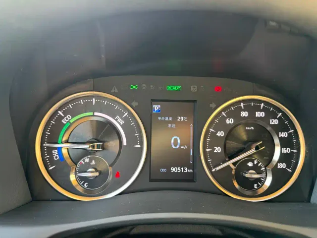 Toyota Alphard — Фото автомобиля 9
