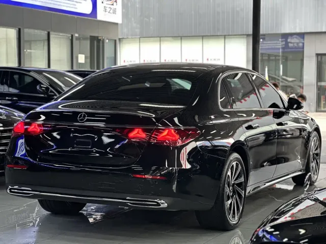 Mercedes-Benz E-Class — Фото автомобиля 14