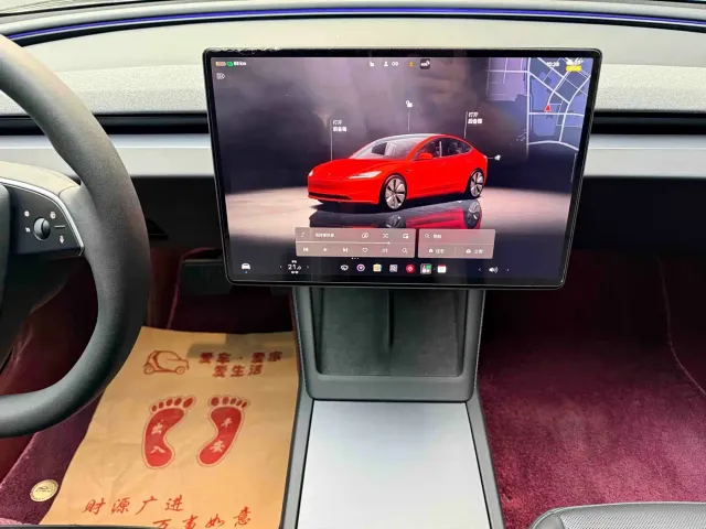 Tesla Model 3 — Фото автомобиля 16