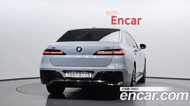 BMW 7-Series 7 серия (G70) 740i xDrive M Sport — Фото автомобиля 4