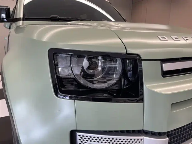 Land Rover Defender — Фото автомобиля 10