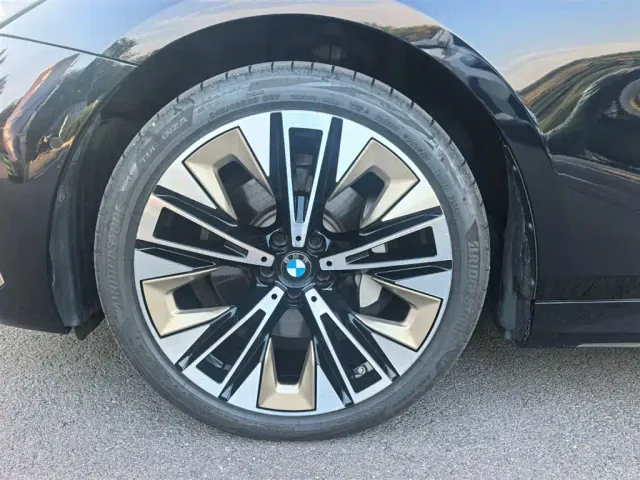 BMW 5 Series — Фото автомобиля 8