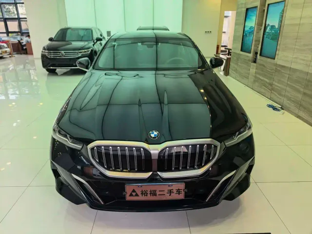 BMW 5 Series — Фото автомобиля 2