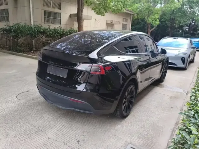 Tesla Model Y — Фото автомобиля 6