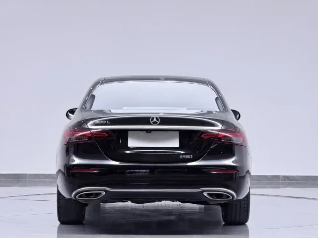 Mercedes-Benz E-Class — Фото автомобиля 7