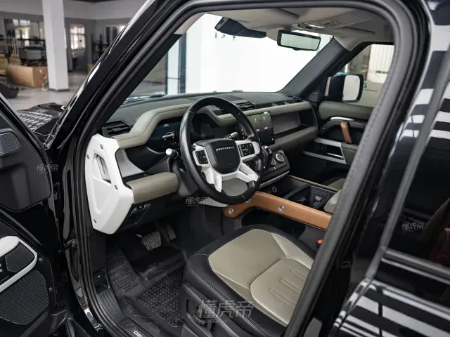 Land Rover Defender — Фото автомобиля 9