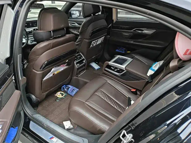 BMW 7 Series — Фото автомобиля 11