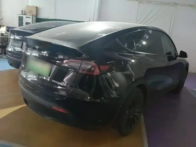 Tesla Model Y — Фото автомобиля 6