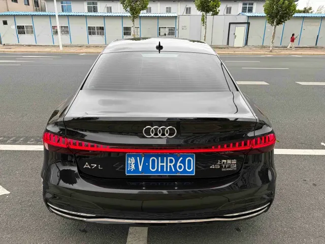 Audi A7L — Фото автомобиля 10