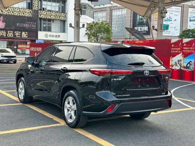 Toyota Highlander — Фото автомобиля 7