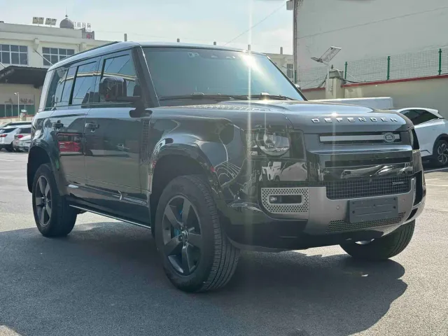 Land Rover Defender — Фото автомобиля 3