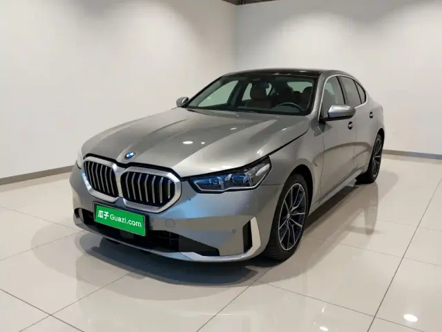 Фотография автомобиля — BMW i5